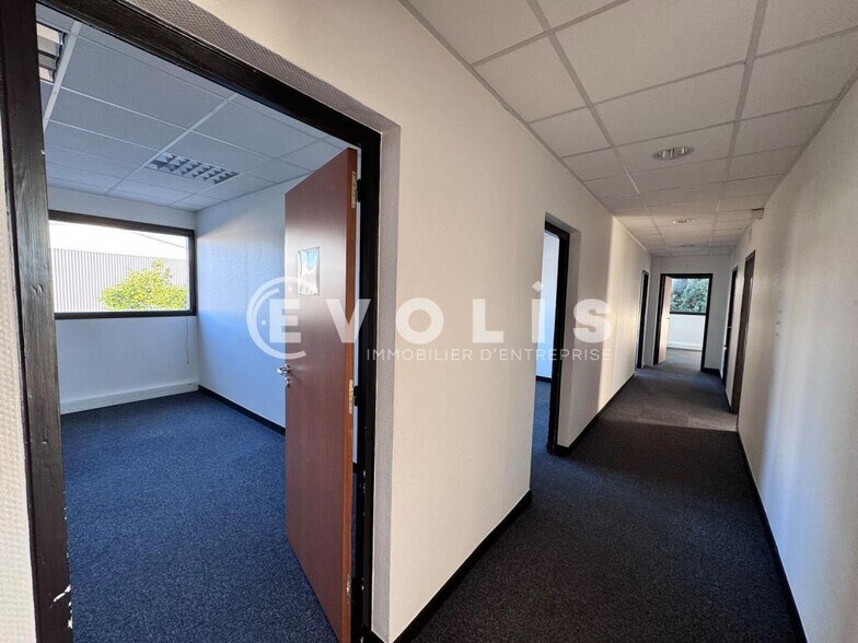 884-888 Rue Des Mercières, Rillieux-la-Pape for lease - Interior Photo - Image 3 of 9