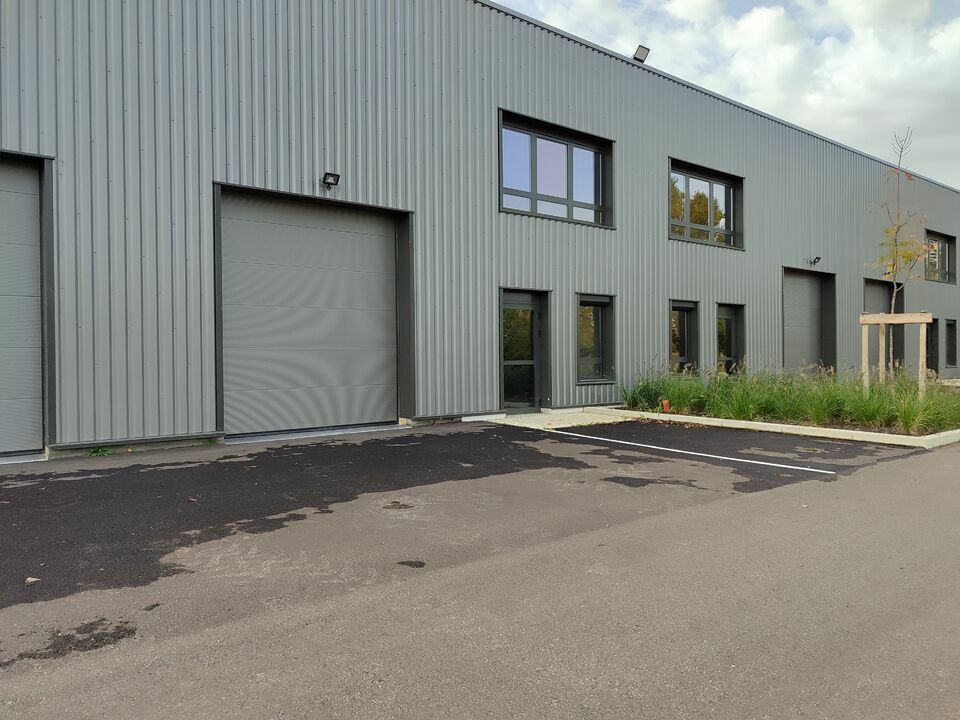 Local d'activités dans Bourgoin-Jallieu à vendre Photo du bâtiment- Image 1 de 13