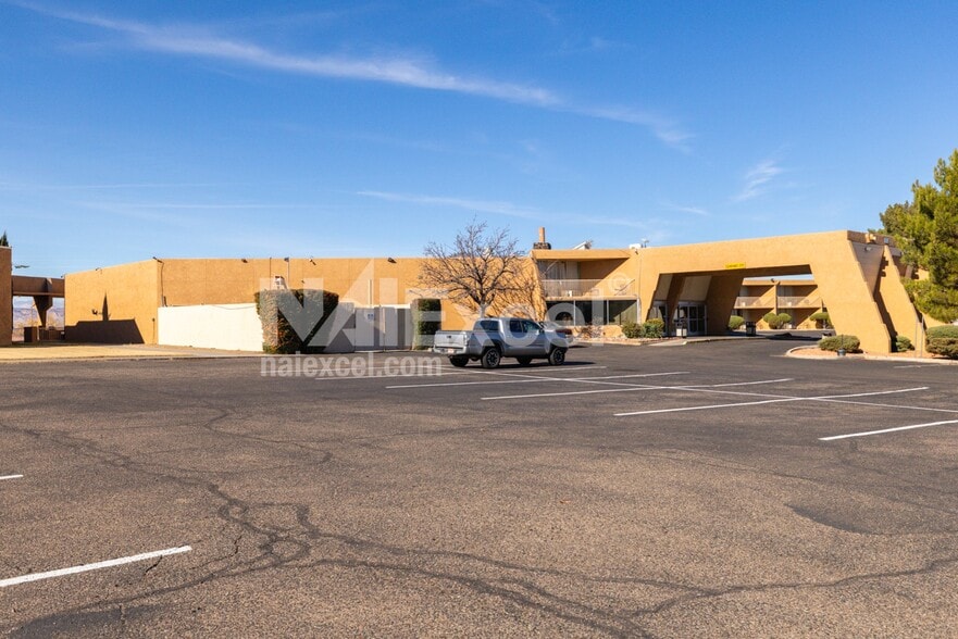 287 N Lake Powell Blvd, Page, AZ à vendre - Photo du bâtiment - Image 3 de 47