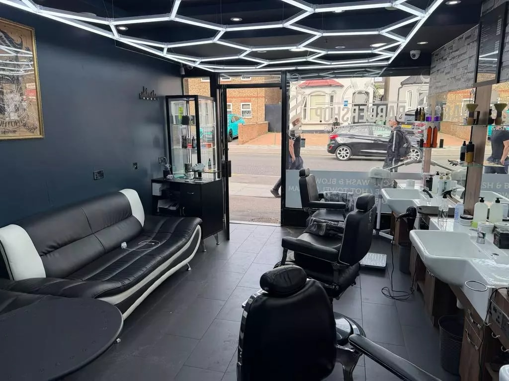 Hoe St, London for lease Interior Photo- Image 1 of 4