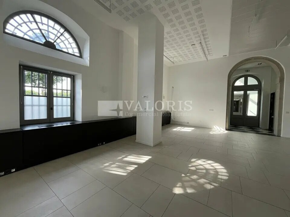 Office in Lyon for lease Building Photo- Image 1 of 16