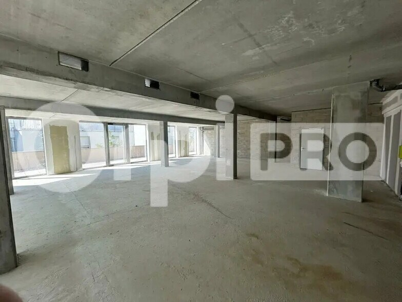 Office in Avon for sale - Building Photo - Image 2 of 5