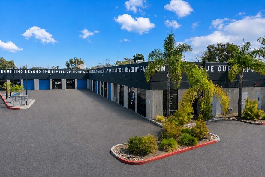 8680 Miralani Dr, San Diego, CA à louer - Photo du bâtiment - Image 2 de 11