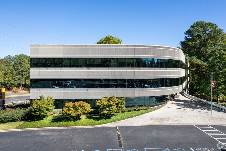 600 Luckie Dr, Birmingham, AL à louer - Photo du bâtiment - Image 2 de 7