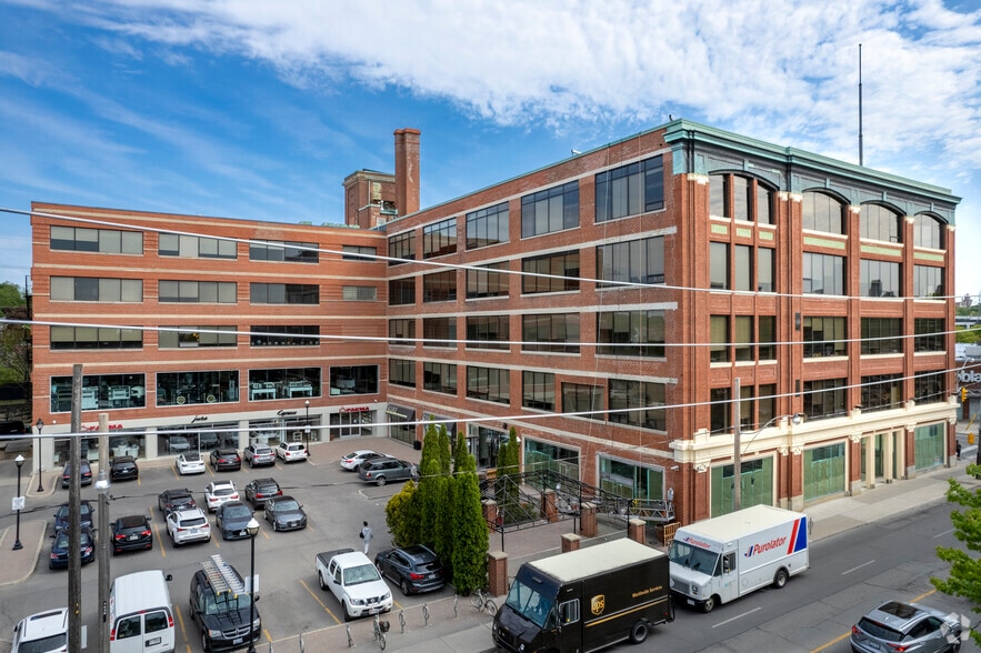 672 Dupont St, Toronto, ON for lease - Building Photo - Image 2 of 4