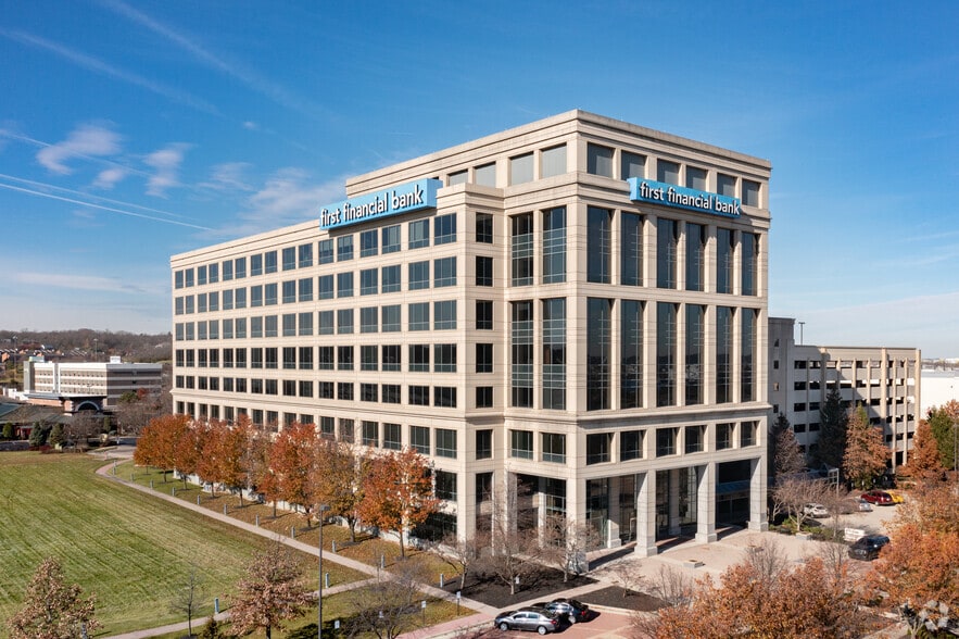 225 Pictoria Dr, Springdale, OH for lease - Building Photo - Image 1 of 5