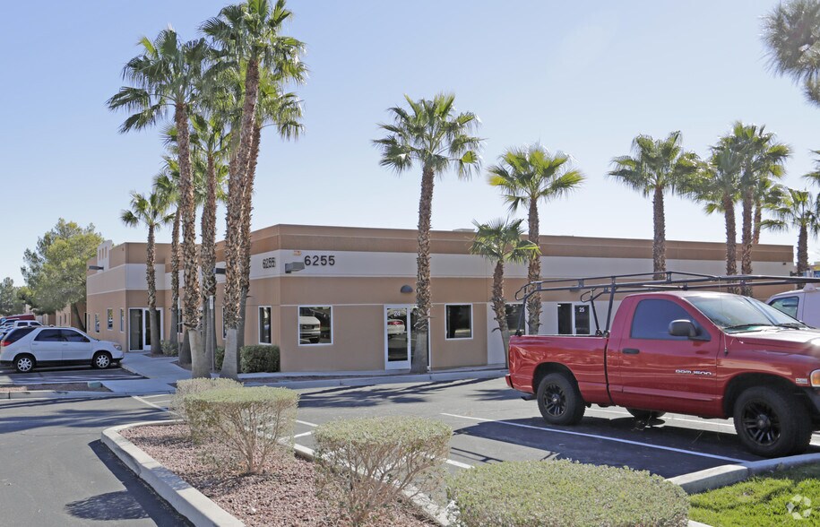 6255 McLeod Dr, Las Vegas, NV à louer - Photo du bâtiment - Image 2 de 2
