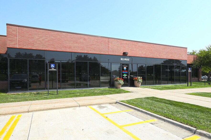 7101-7199 Vista Dr, West Des Moines, IA à louer - Photo du bâtiment - Image 3 de 14