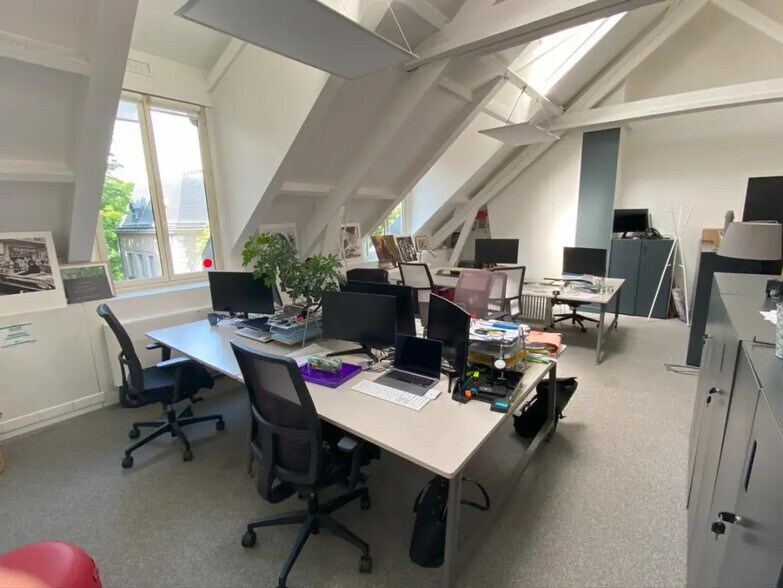 Office in Saint-Denis for lease - Building Photo - Image 2 of 7