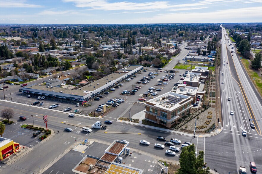1206-1242 Bridge St, Yuba City, CA à louer - Aérien - Image 2 de 6