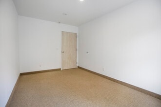 545-547 Saw Mill River Rd, Ardsley, NY for lease Interior Photo- Image 2 of 4