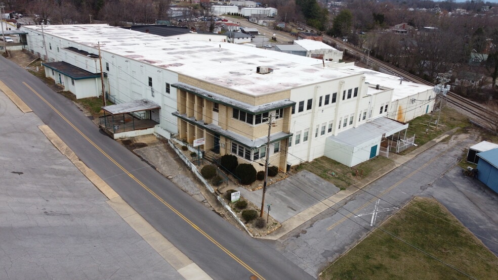 109 E Hardin St, Greeneville, TN for sale - Building Photo - Image 1 of 15