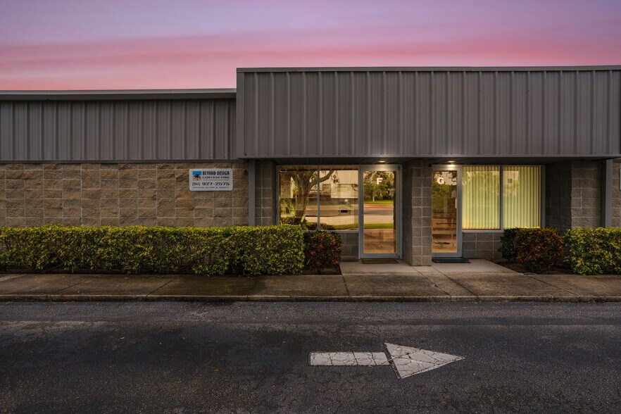 4545 Mariotti Ct, Sarasota, FL à louer - Photo du bâtiment - Image 3 de 12