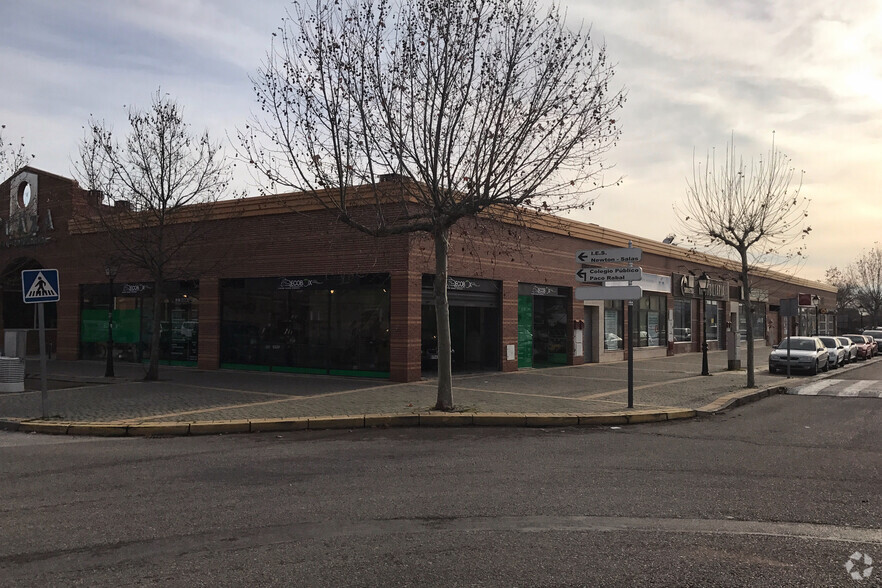 Avenida España, 4, Villanueva de la Torre, Guadalajara à louer - Photo du bâtiment - Image 2 de 4