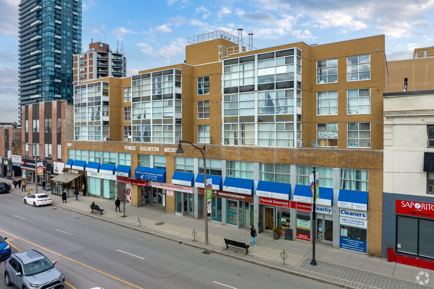 2401 Yonge St, Toronto, ON à louer - Photo du bâtiment - Image 1 de 4