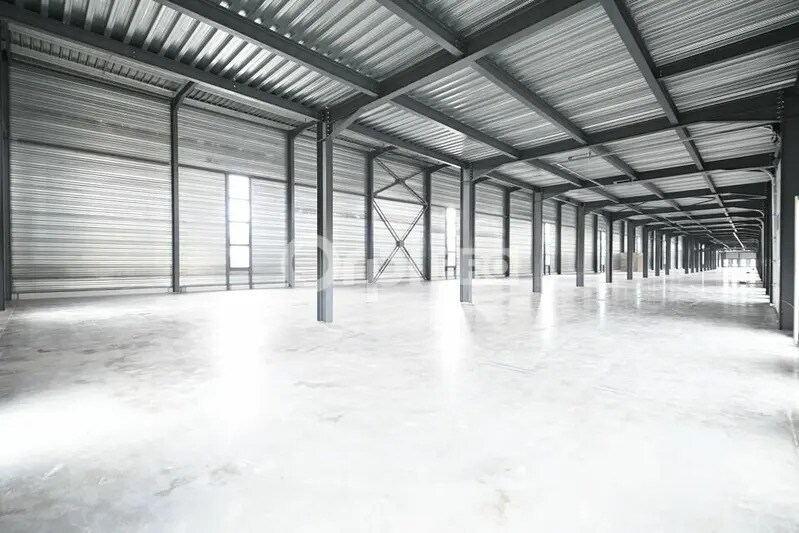 Flex in Bourgoin-Jallieu for lease - Interior Photo - Image 3 of 12