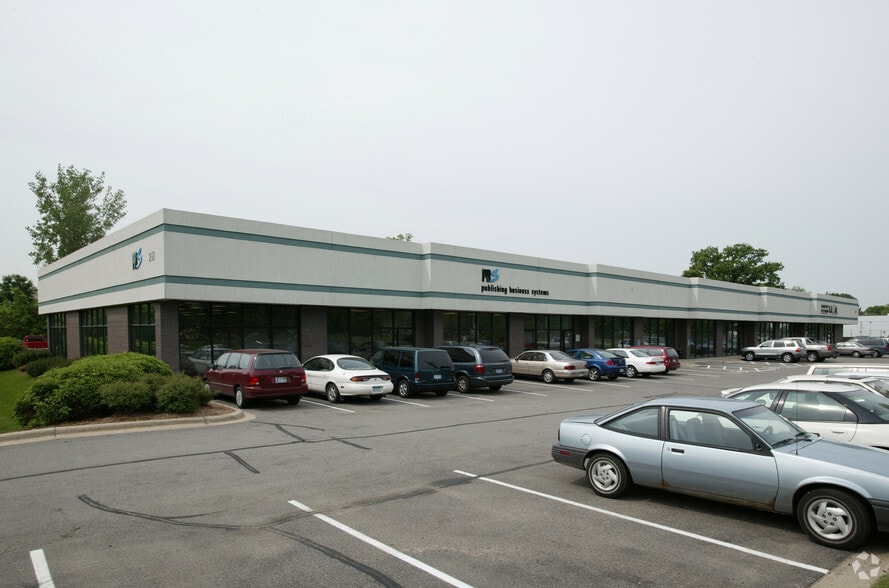 2611 N Hamline Ave, Roseville, MN for sale - Building Photo - Image 3 of 6