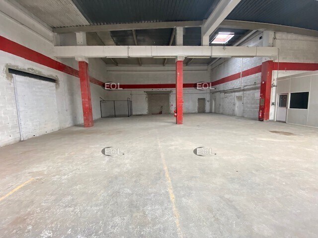 Flex in Vitrolles for lease - Interior Photo - Image 2 of 5