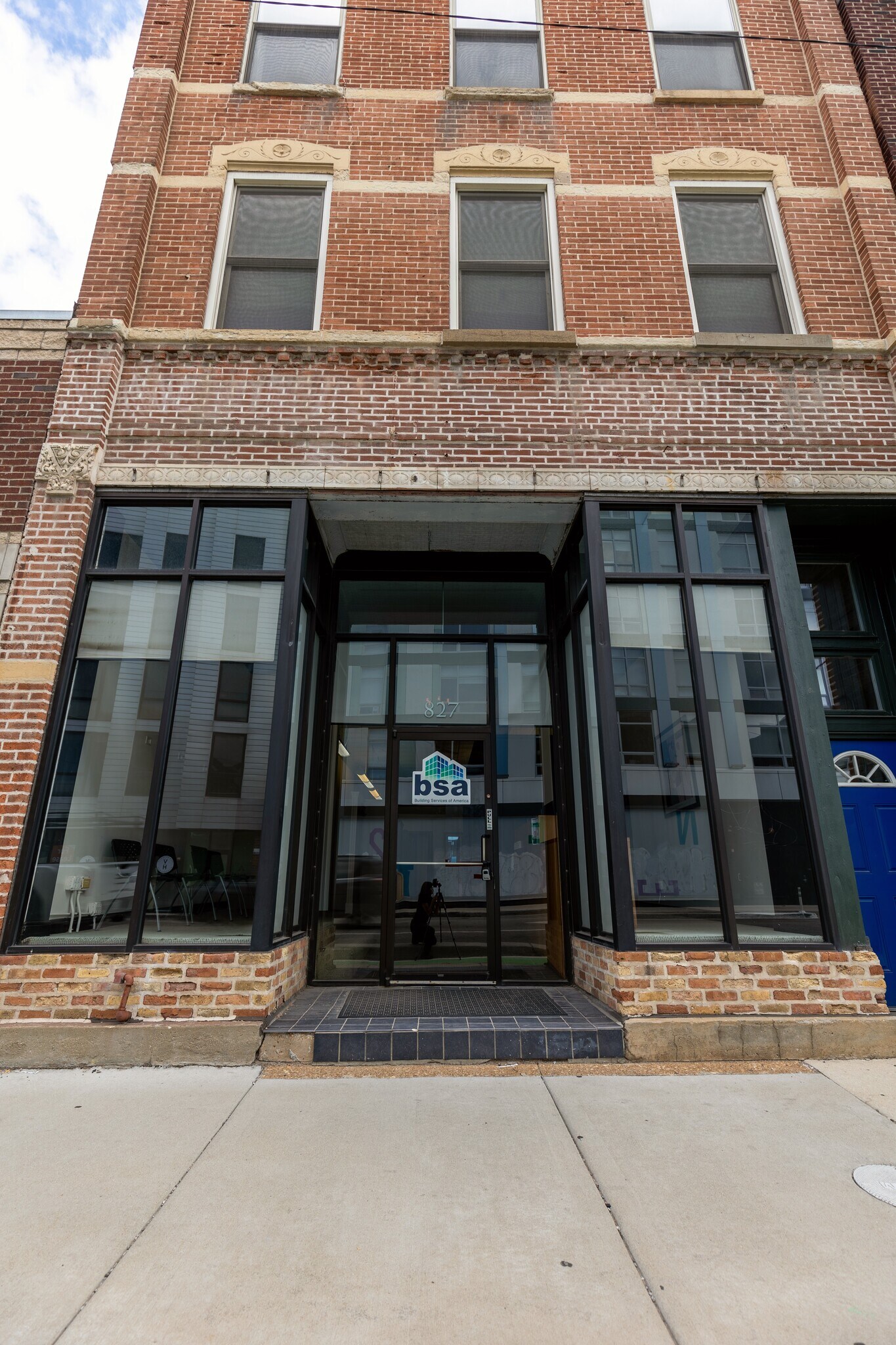 827 N Milwaukee Ave, Chicago, IL for sale Building Photo- Image 1 of 2