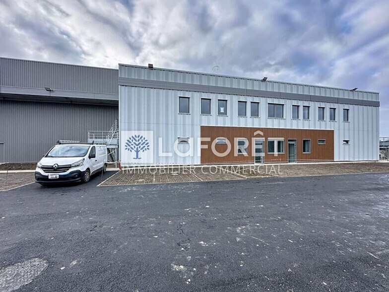 Flex in Frépillon for lease - Building Photo - Image 2 of 7