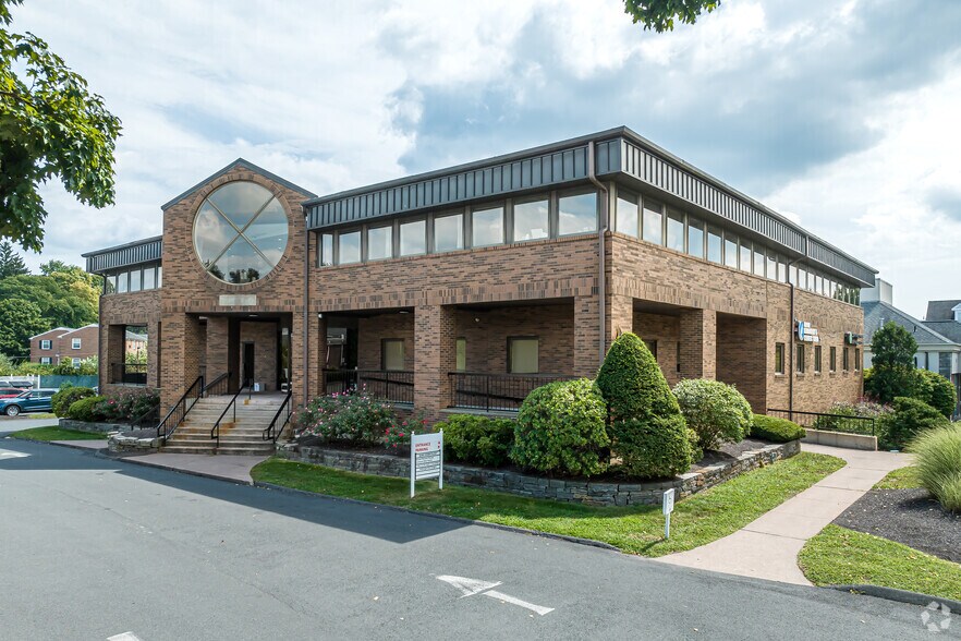 2928 Main St, Glastonbury, CT à louer - Photo du bâtiment - Image 1 de 20