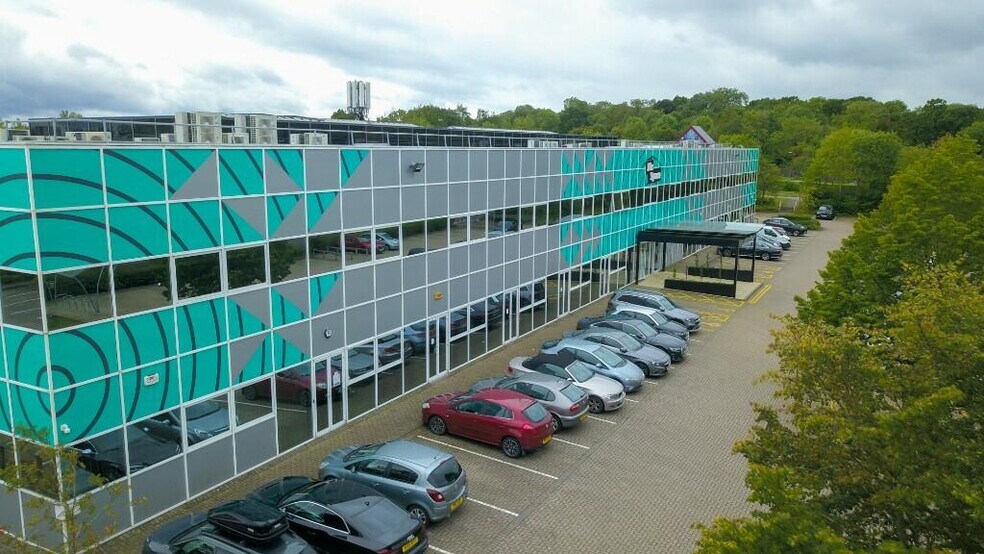 Rockingham Dr, Milton Keynes à louer - Photo du bâtiment - Image 2 de 14