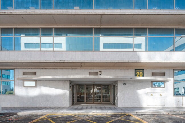 Plus de détails pour Avenida Sur de Barajas, 20, Madrid - Bureau à louer