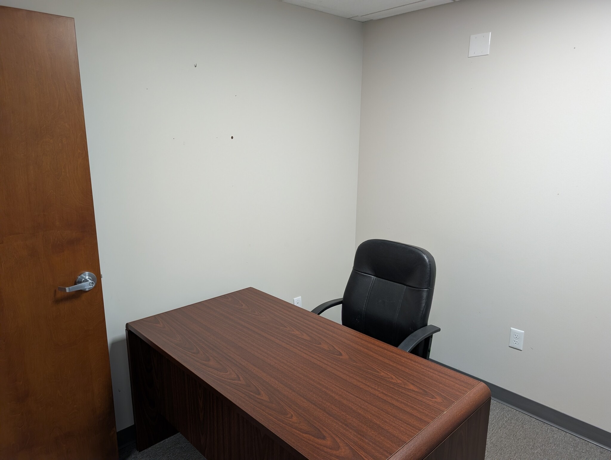 801 W Bay Dr, Largo, FL à louer Photo intérieure- Image 1 de 13