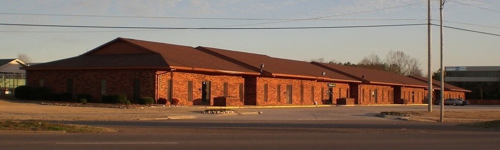 2225 Drake Ave, Huntsville, AL à louer - Photo du bâtiment - Image 2 de 12