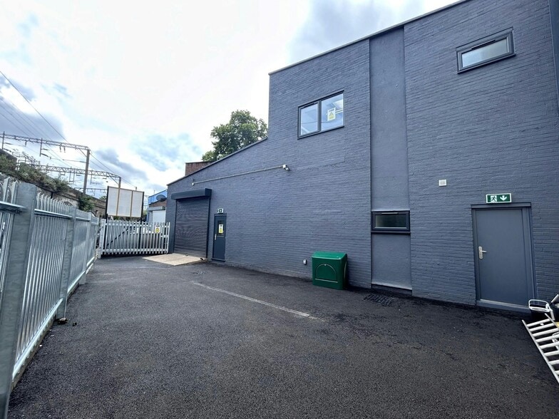 16 Andre St, London for lease - Building Photo - Image 1 of 14