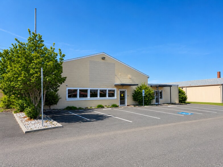 481 N English St, Greensboro, NC for lease - Building Photo - Image 1 of 3