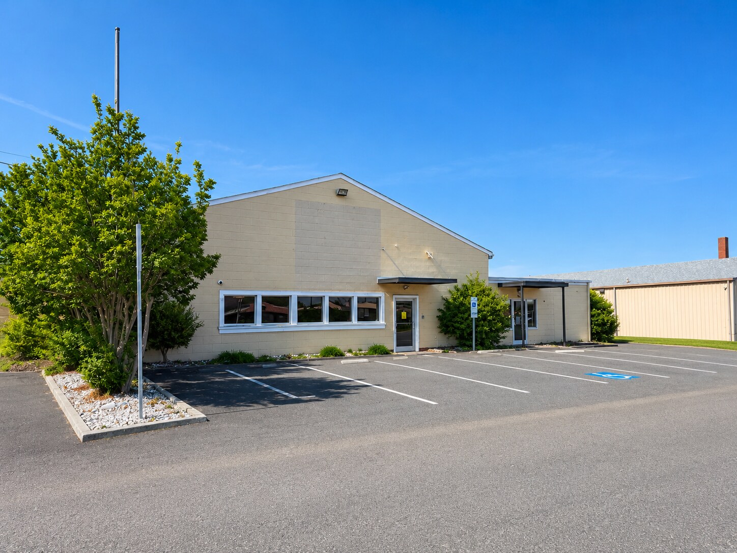 481 N English St, Greensboro, NC for lease Building Photo- Image 1 of 4