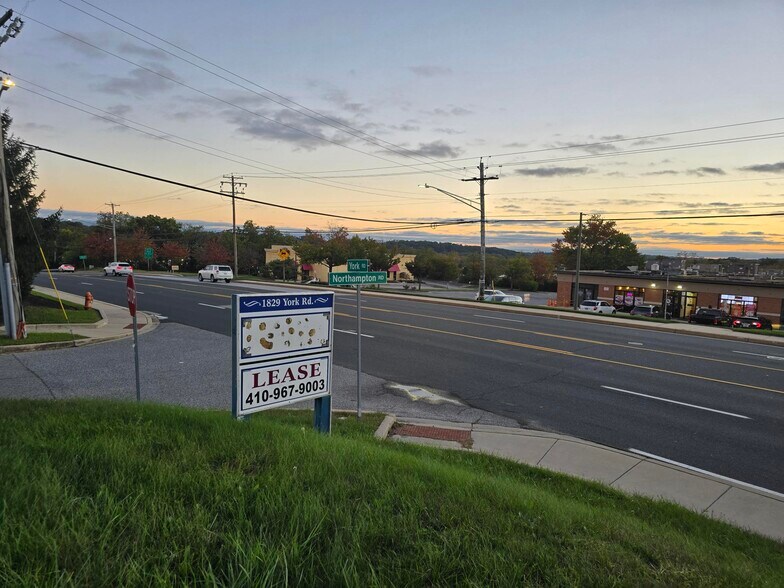 1829 York Rd, Lutherville Timonium, MD à louer - Photo du bâtiment - Image 3 de 7