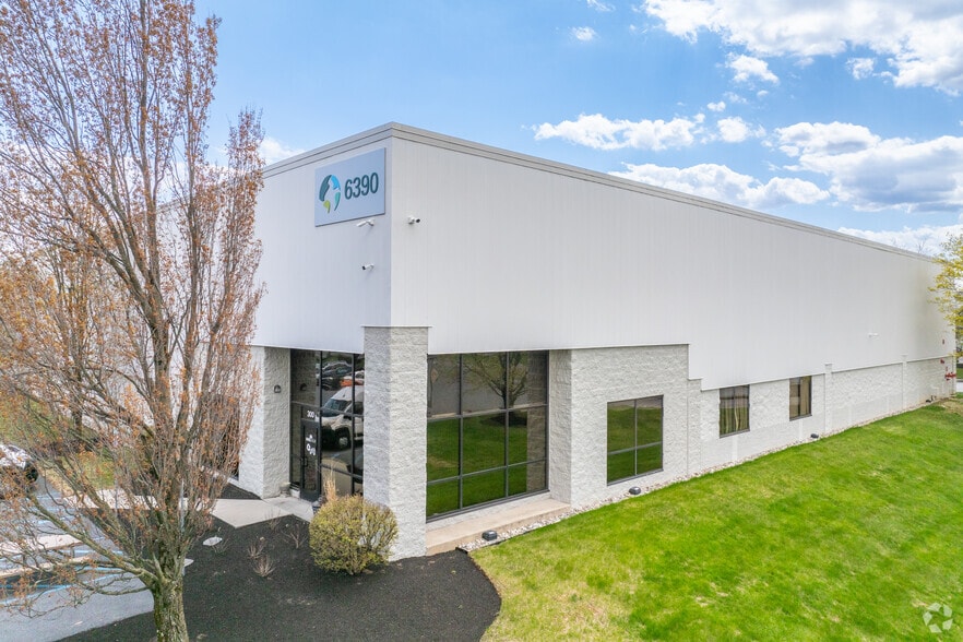 6390 Hedgewood Dr, Allentown, PA à louer - Photo du bâtiment - Image 3 de 8