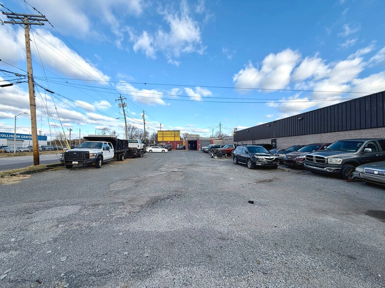 3210 E Monument St, Baltimore, MD à vendre - Photo du bâtiment - Image 2 de 15