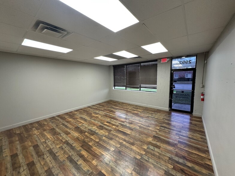 29921-29923 Harper Ave, Saint Clair Shores, MI for sale - Building Photo - Image 2 of 5
