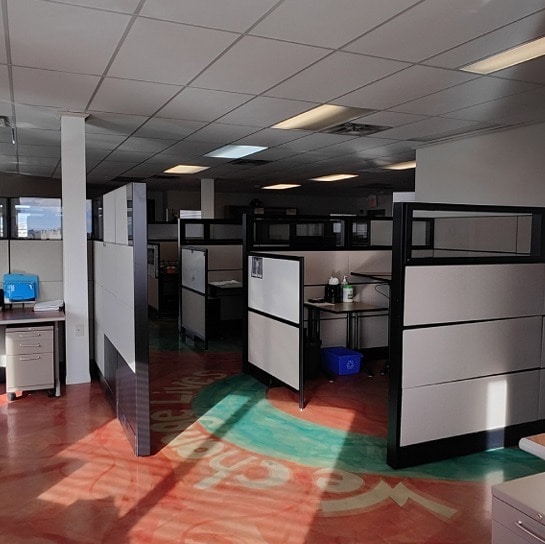 127 Commercial Dr, Calgary, AB for lease - Interior Photo - Image 3 of 4