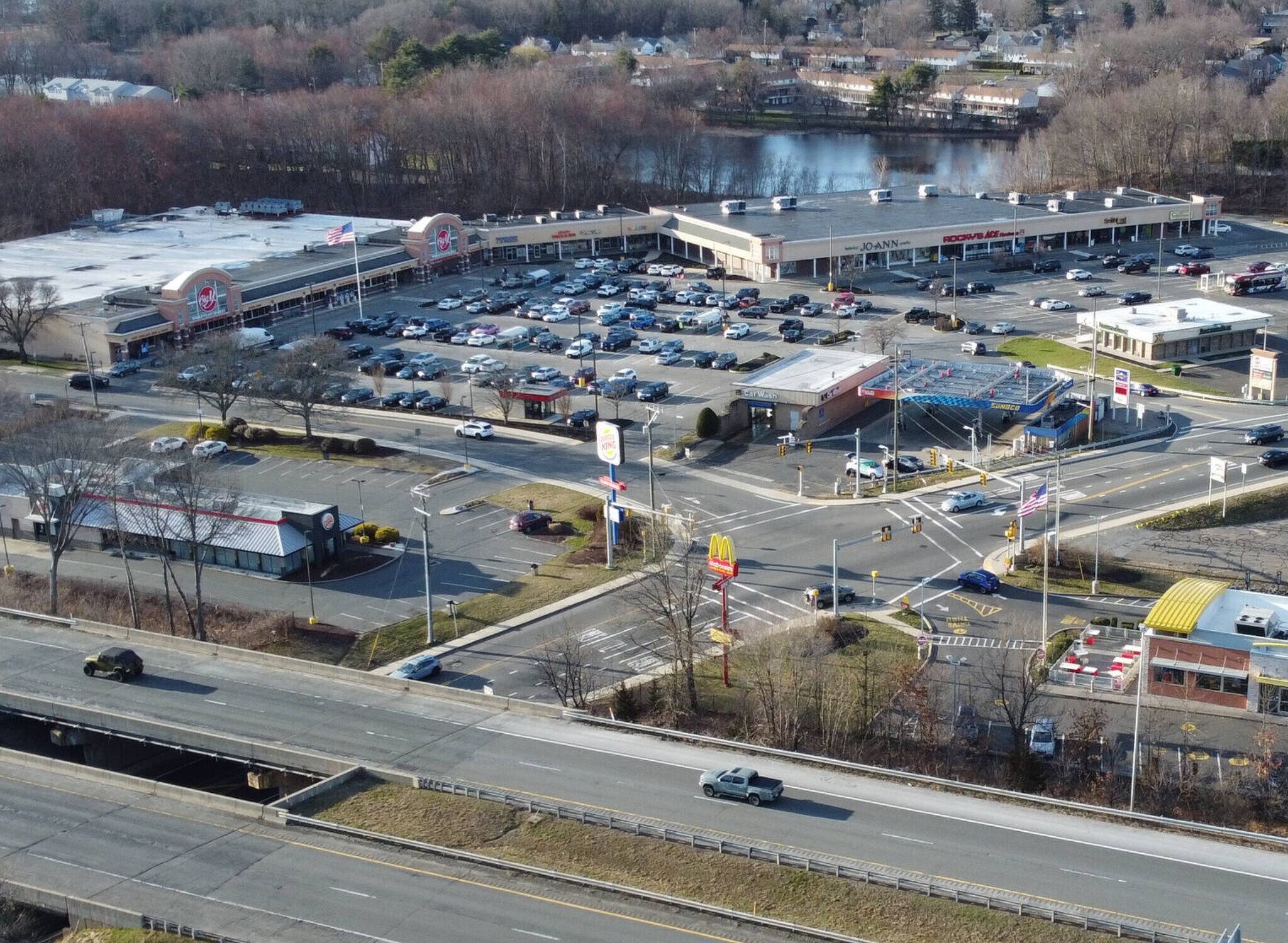 425 Center St, Ludlow, MA à louer Photo principale- Image 1 de 7