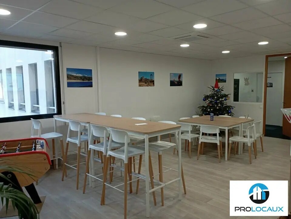 Office in Grenoble for lease Interior Photo- Image 1 of 7