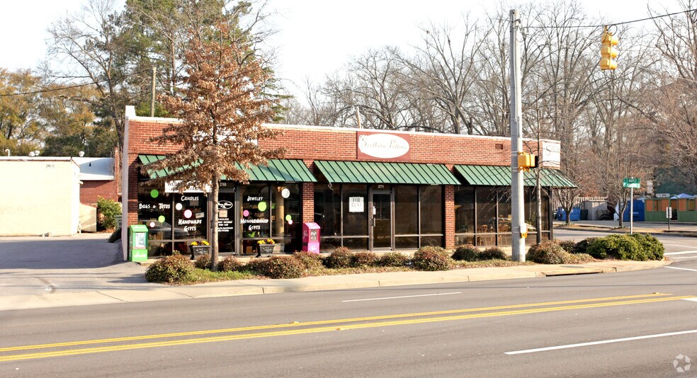 2757-2773 Rosewood Dr, Columbia, SC à louer - Photo du bâtiment - Image 2 de 5