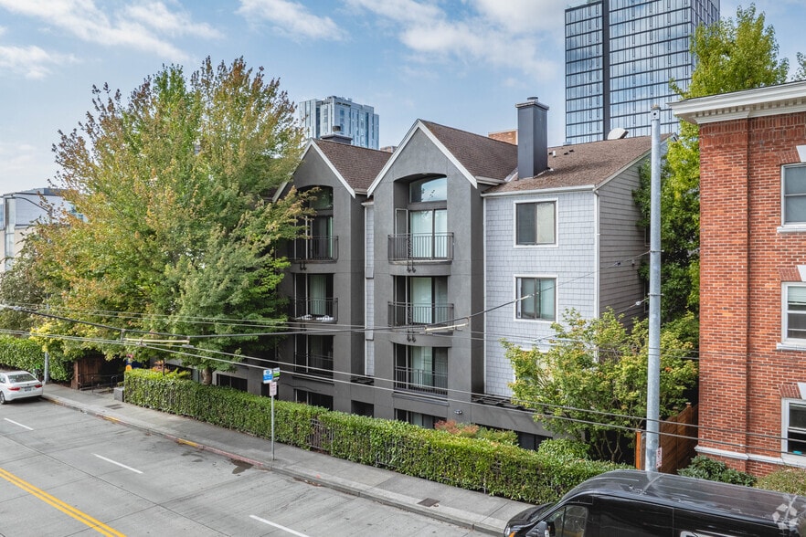 4719 15th Ave NE, Seattle, WA à vendre - Photo du bâtiment - Image 2 de 32