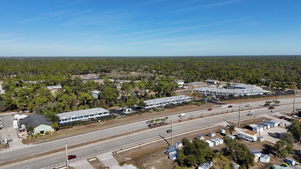 946 Tamiami Trl, Port Charlotte, FL à louer - Photo du bâtiment - Image 2 de 17