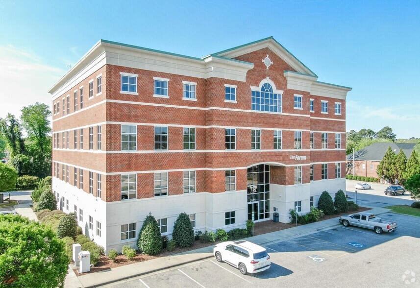 2919 breezewood Ave, Fayetteville, NC for sale - Primary Photo - Image 1 of 17