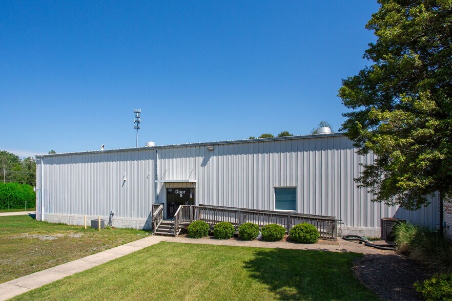 1401 Hopeman Pkwy, Waynesboro, VA à louer - Photo du bâtiment - Image 3 de 26