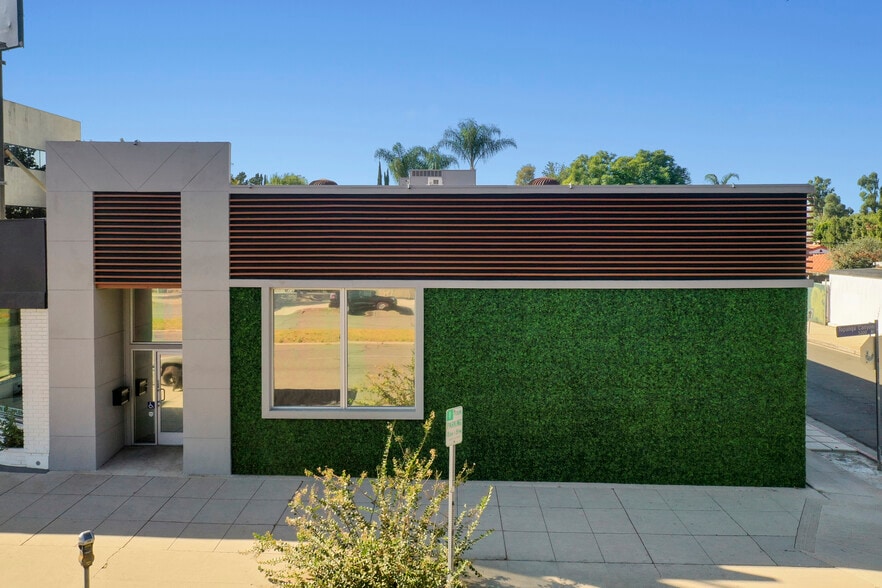 5325 Topanga Canyon Blvd, Woodland Hills, CA for lease - Building Photo - Image 2 of 23