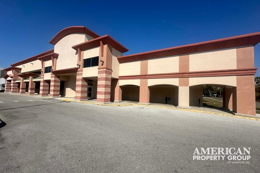 1325 S Tamiami Trl, Sarasota, FL à louer - Photo du bâtiment - Image 3 de 4