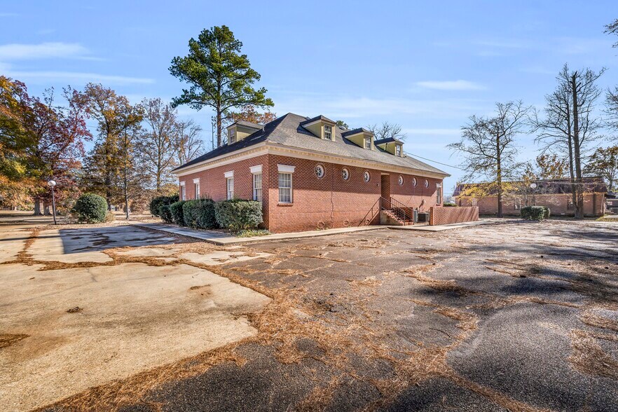 2403 5th St N, Columbus, MS à vendre - Photo du bâtiment - Image 3 de 32