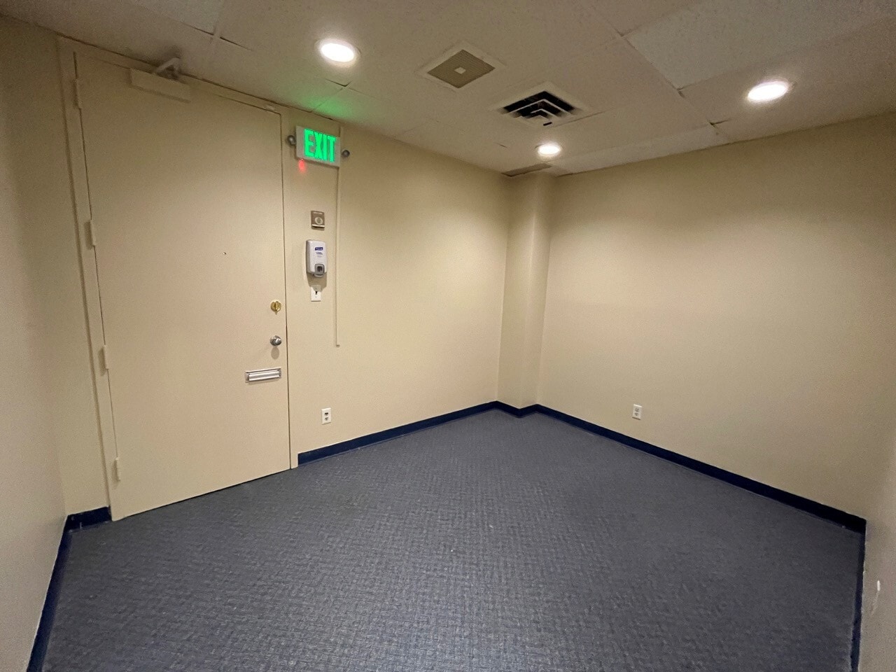 1900 E Northern Pky, Baltimore, MD for lease Interior Photo- Image 1 of 7
