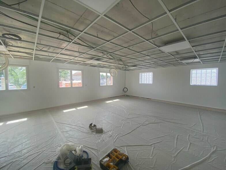 25 Rue Travers Des Champs Guillaume, Cormeilles-en-Parisis for lease - Interior Photo - Image 2 of 7