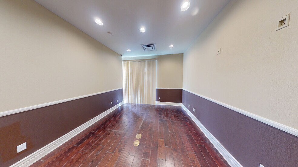 2425 W Horizon Ridge Pky, Henderson, NV à louer - Photo du bâtiment - Image 3 de 9